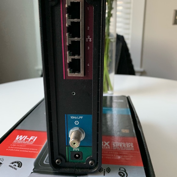 ARRIS Surfboard Modem & WiFi Router - Picture 4 of 4